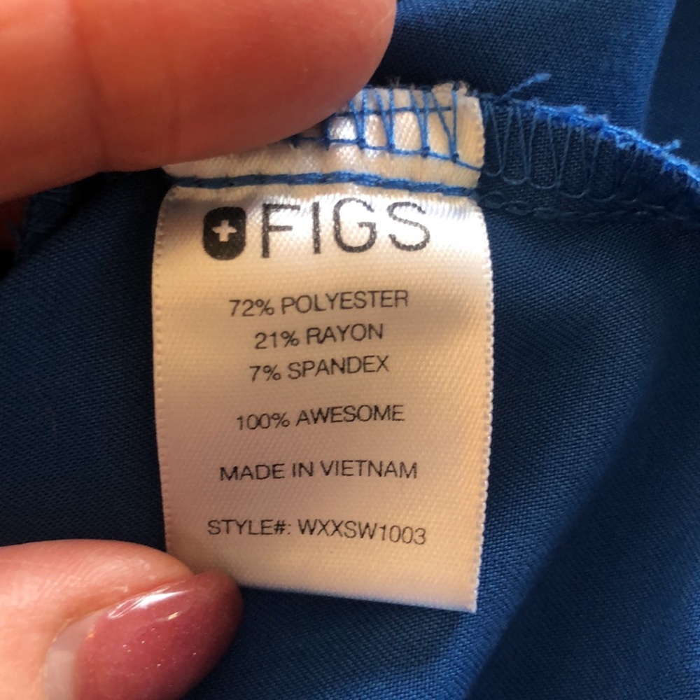 FIGS Technical Collection Rafaela Oversized Sleeveless Split Neck Scrub Top Blue - Picture 8 of 10